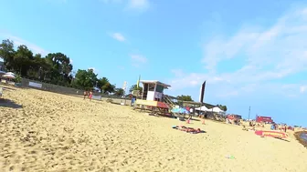 Walking at the beach where the #topless is optional with Chill Music #VR #4K #video4k