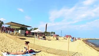 Walking at the beach where the #topless is optional with Chill Music #VR #4K #video4k