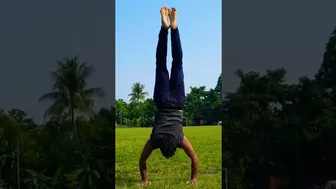 #handstand #handbalance #shorts #yoga