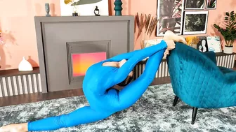 Flexible Gymnast Anya. Stretching. Flexshow.