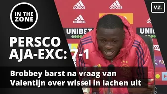 Brobbey valt stil na vraag van Valentijn over wissel en barst in lachen uit