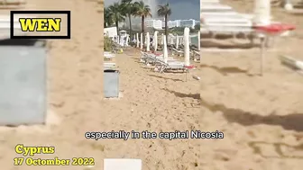 Horrible Waterspout hit the Ayia Napa Beach Sunbeds flew away! Cyprus 2022 - Υδροστρόβιλος Αγία Νάπα