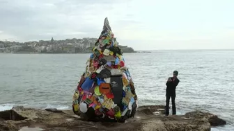 Environmental Artist Creates Sculpture With Beach Debris