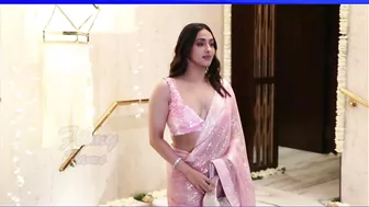 Yoga Girl In Saree ???? Akansha Ranjan Flaunnts Huge Cle@vage In Very Hot Blouse With No B₹a At Diwali