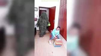 FUNNY VIDEO GHILLIE SUIT TROUBLEMAKER BUSHMAN PRANK try not to laugh Family The Honest Comedy