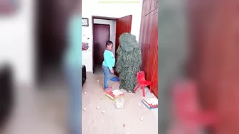 FUNNY VIDEO GHILLIE SUIT TROUBLEMAKER BUSHMAN PRANK try not to laugh Family The Honest Comedy