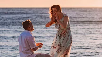 See the Moment Couple Lost Engagement Ring on Beach