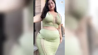 Fernanda Gutierrez | Mexican Beautiful Plus Size Fashion Model | Instagram Star | Biography