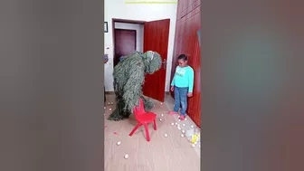 FUNNY VIDEO GHILLIE SUIT TROUBLEMAKER BUSHMAN PRANK try not to laugh Family The Honest Comedy 78