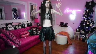 Eugenia Cooney Gets Annoyed After Feeling Attacked On Stream