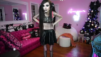 Eugenia Cooney Gets Annoyed After Feeling Attacked On Stream