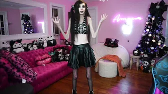 Eugenia Cooney Gets Annoyed After Feeling Attacked On Stream