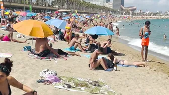 Hot beach Barceloneta????????