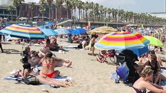 Hot beach Barceloneta????????