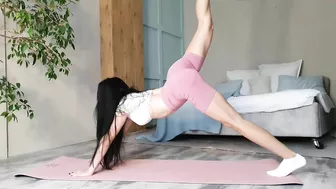 Morning workout - A set of yoga Exercises for Every Day For a Toned Body