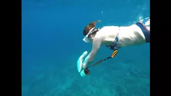 underwater sexy bikini girl no fins freediving SUBLUE