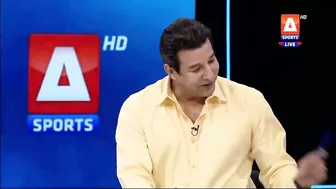 "The fastest reader of the World" #WasimAkram receives challenge from cricket fans