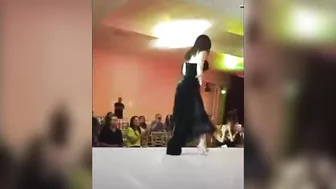 Models TRIP & FALL during Javier Hernández's fashion show in Poza Rica de Hidalgo (October 6, 2022)