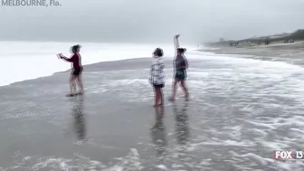 Hurricane Nicole: Weather tourists on Indialantic Beach in Melbourne, Florida