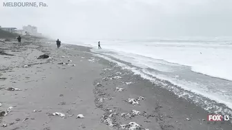 Hurricane Nicole: Weather tourists on Indialantic Beach in Melbourne, Florida