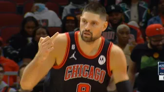 Nikola Vucevic flips off the ref after travel call vs Pelicans ????