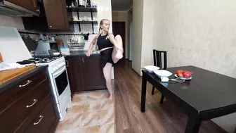 Stretching and breakfast at home ????