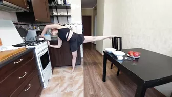 Stretching and breakfast at home ????