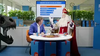 Bespaard van Sinterklaas. Wie zoet is krijgt stekkers.