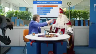 Bespaard van Sinterklaas. Wie zoet is krijgt stekkers.