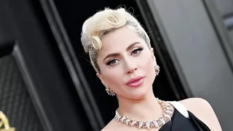 Lady Gaga lovingly trolled by fans for making fake Boomerang on Instagram