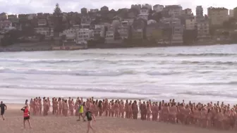 Erstmals 2.500 Menschen nackt am Bondi Beach - einige der besten Bilder