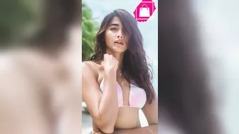 जब Pooja Hegde ने इंटरनेट पर मचाई सनसनी | pooja hegde Bikini & vacation review