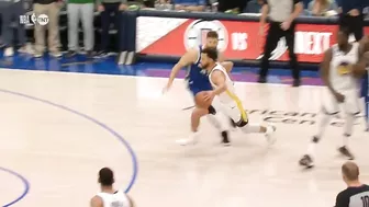 Stephen Curry gets called for costly travel late in game vs Mavs