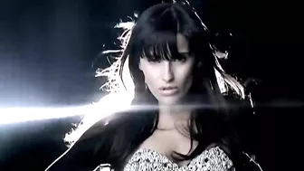 Nelly Furtado - Say It Right (Official Music Video)