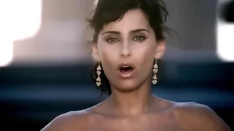 Nelly Furtado - Say It Right (Official Music Video)