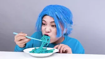 Blue VS Yellow Color Food Challenge! EATING ONLY ONE COLOR FOOD FOR 24 HOURS by HIU 하이유