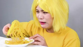 Blue VS Yellow Color Food Challenge! EATING ONLY ONE COLOR FOOD FOR 24 HOURS by HIU 하이유