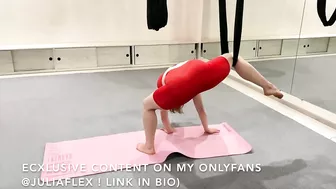 ONLYFANS @JULIAFLEX Beginner Splits Tutorial. Half Moon Pose/ Gymnastics Trampoline Tutorial