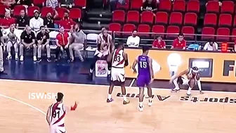 Mo Tautuaa gives high-five on Ref after worst Travel of the season! ????