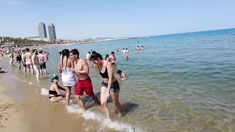 Beach Walking tour - Barcelona Spain - Barceloneta Beach 2022