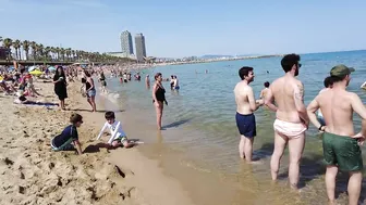 Beach Walking tour - Barcelona Spain - Barceloneta Beach 2022