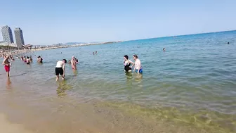 Beach Walking tour - Barcelona Spain - Barceloneta Beach 2022