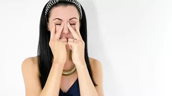 1 Minute Face Yoga To Reduce Eye Wrinkles - Face Yoga Bitesize