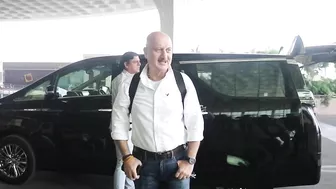 5 Famous Bollywood Celebrity Who Recently Bought New Cars - Sunny Leone, Anupam Kher