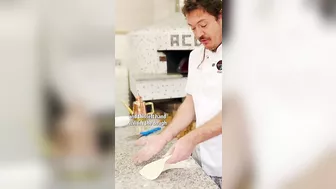 How to stretch Pizza Dough?