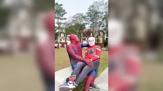 Compilation of funny videos and fighting with pac man of Spider Man's Funny Green