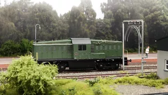 Eerste rit Mesu Models NS 2000 in 1:43,5