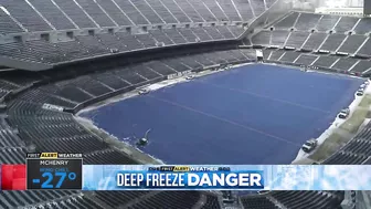 Crews at Soldier Field prepare for frigid Bears game on Christmas Eve