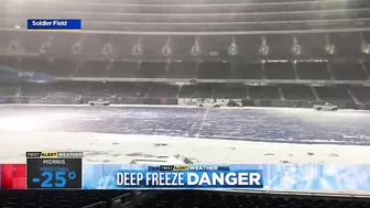 Crews at Soldier Field prepare for frigid Bears game on Christmas Eve