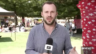 Thousands of Australians flock to the beach to cool off for Christmas | ABC News